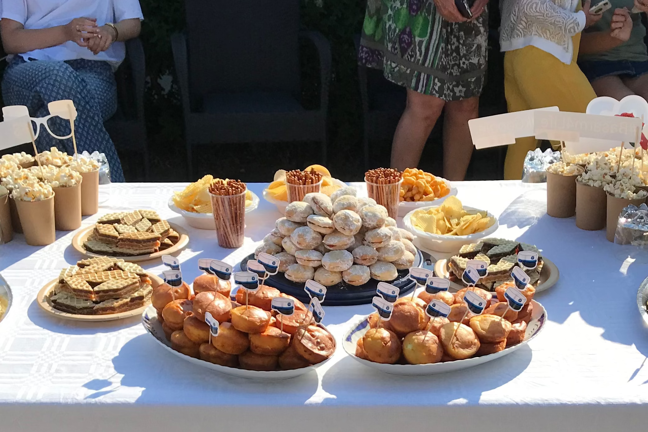 Kagebord, med serbiske kager